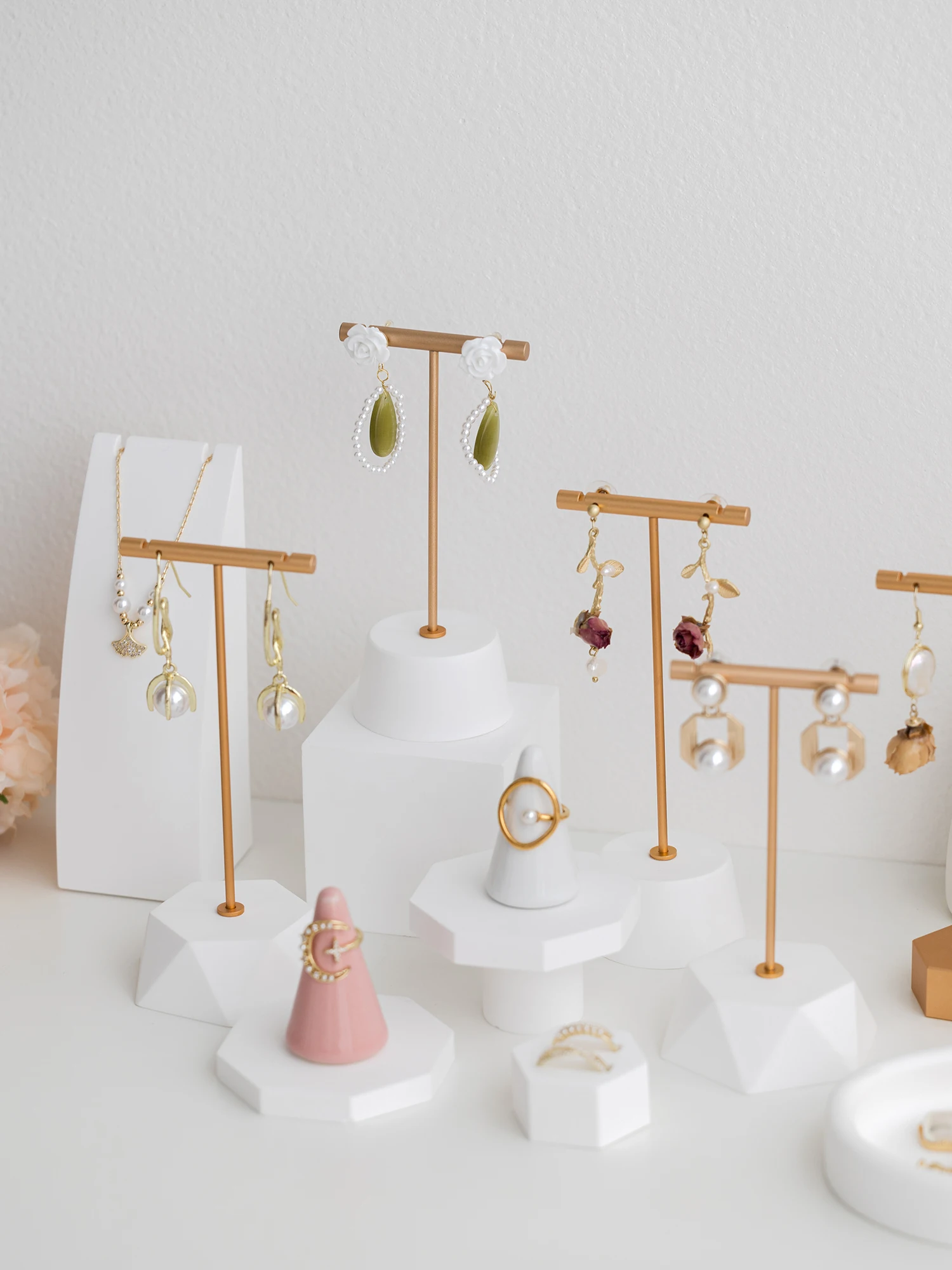 Earring Rack Display Stand Gypsum Metal Ear Jewelry Storage Shelf Jewelry Display Stand - Image 4