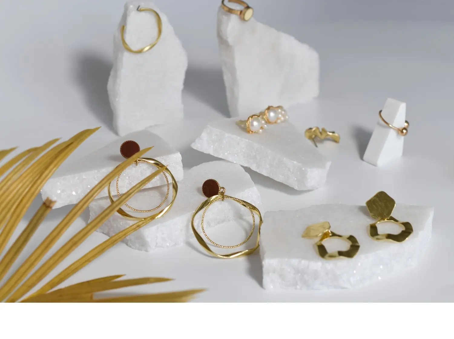 White Stone Jewelry Display Stand for Bracelet Earrings Display - Image 6