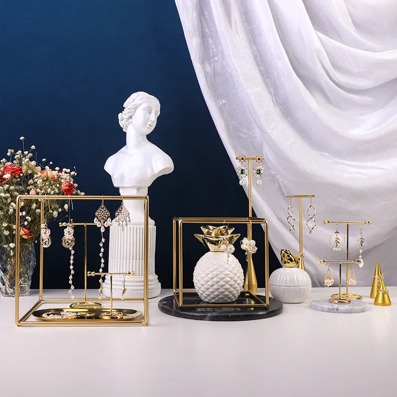 Simple Nordic Gold Geometric Metal Frame Jewelry Display Stand