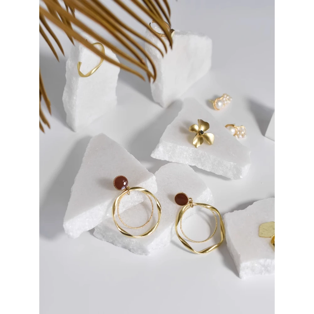 White Stone Jewelry Display Stand for Bracelet Earrings Display